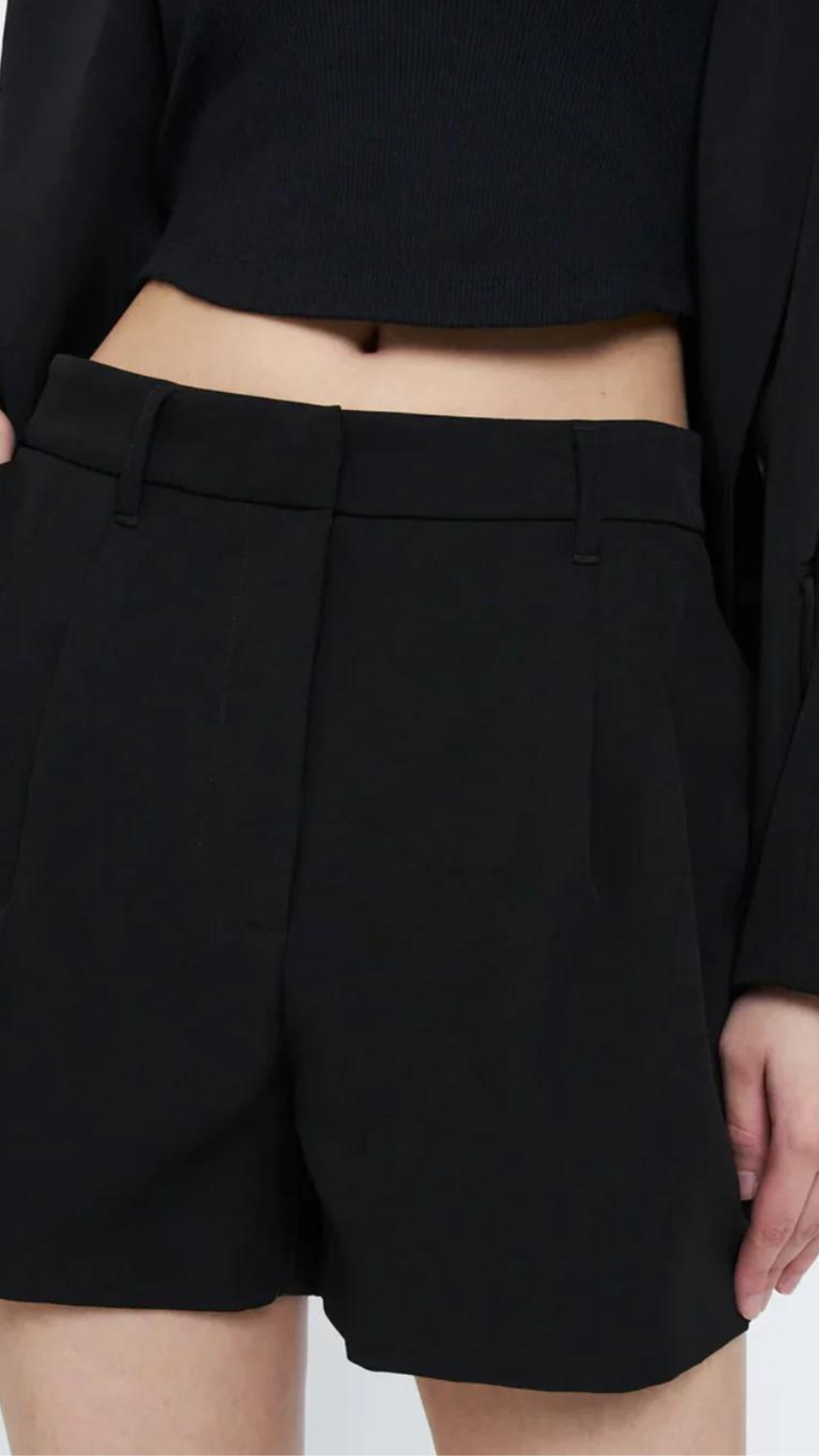 PLEATED SUIT SHORT