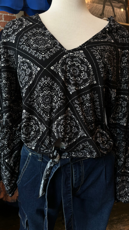 BLACK & WHITE PATTERNED TOP