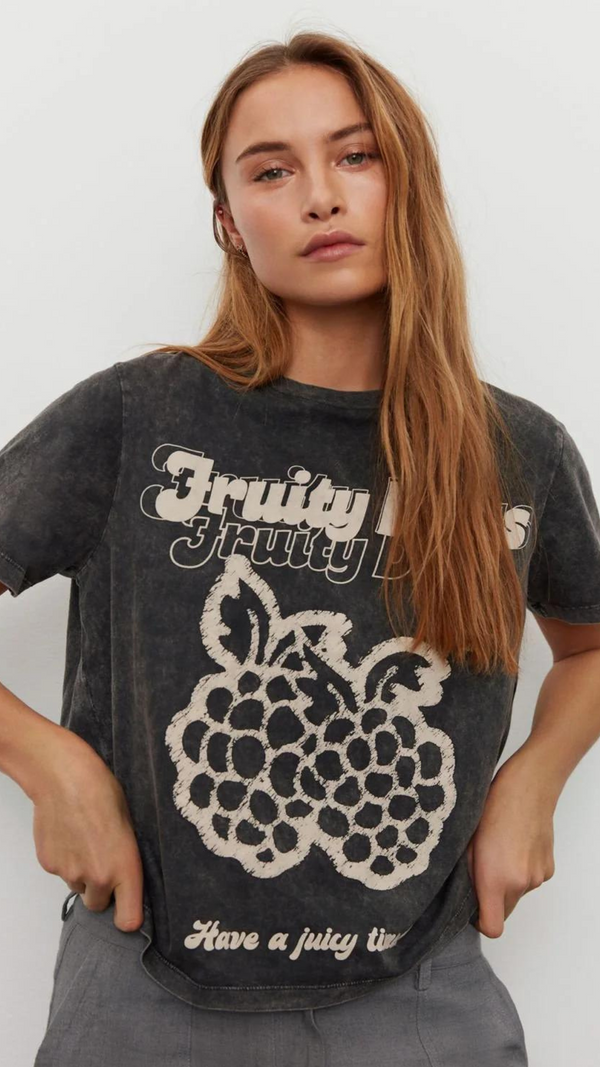 SOFIE SCHNOOR WASHED BLACK FRUITY DAY T-SHIRT
